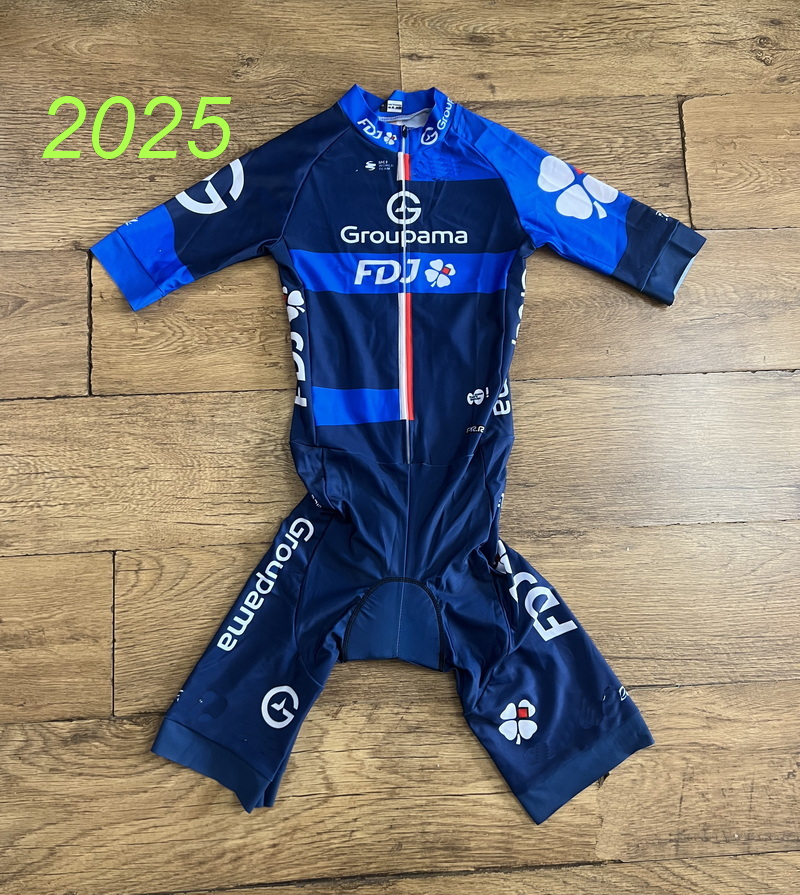Tuta da Ciclismo LASER CUT 202 - Summer Clothing Material recensione e prezzo
